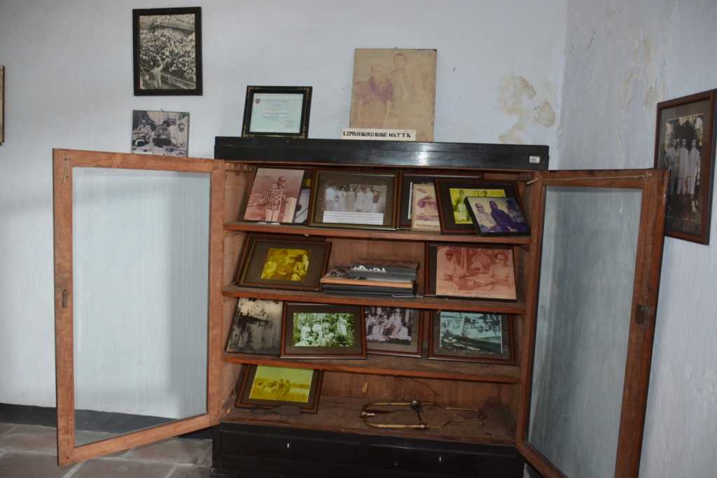 Lemari buku Hatta (foto: Kamaruddin Azis)