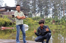 Ini Foto saya dan teman saya waktu ke Dusun Bambu. Dokumentasi Pribadi.