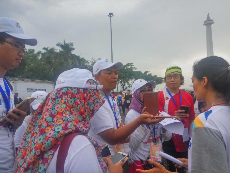 Kompasianer yang turut meliput acara Mandiri Jakarta Marathon mengulik seputar lomba tersebut lewat Lala sebagai narsum - Foto: Zulfikar Akbar