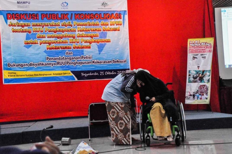 Sebuah adegan teater oleh CIQAL yang diperagakan oleh mayoritas kaum disabilitas