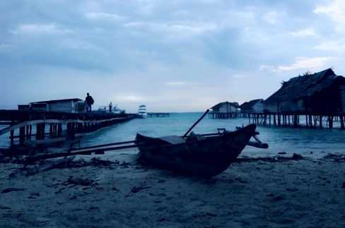 Foto Kieraha.com : Tampak rumah masyarakat nelayan di Pulau Widi.