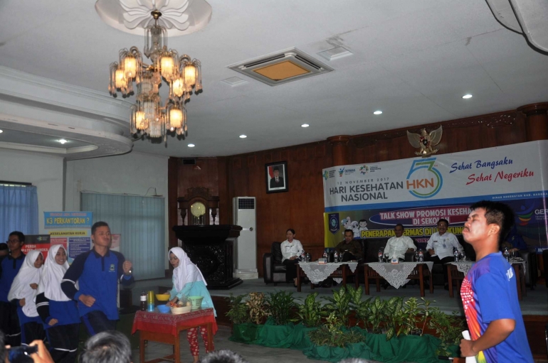 Penampilan teater dari pelajar SMAN 1 Pemali. (Foto.Edo)