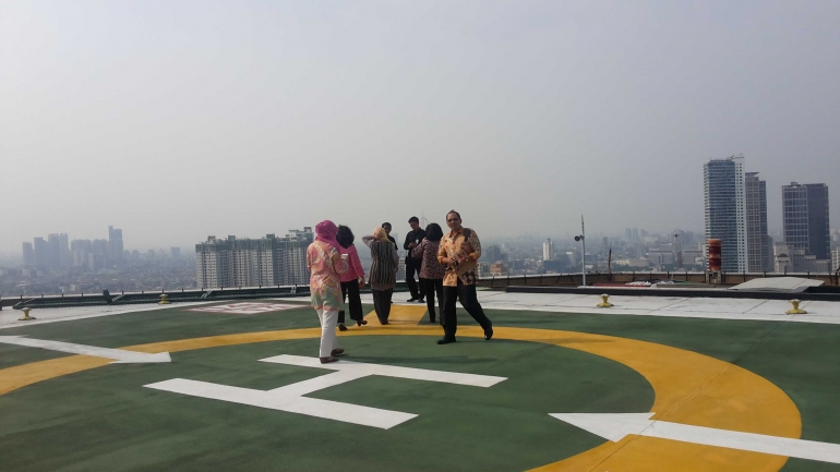 Landasan Heli di atap gedung (Dokumentasi Pribadi)