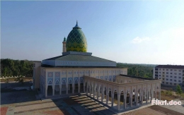 Tampak Samping Mesjid Islamic Center Kota Prabumulih yang megah. (Dokumentasi Pribadi)