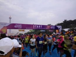 Sebanyak 16.000 pelari mengikuti ajang Mandiri Jakarta Marathon 2017, yang mengambil start dan finish di Monas, Minggu 29 Oktober 2017. Selain ajang olahraga, kegiatan ini juga untuk menjadikan Jakarta sebagai Sport Tourism. (dokpri)