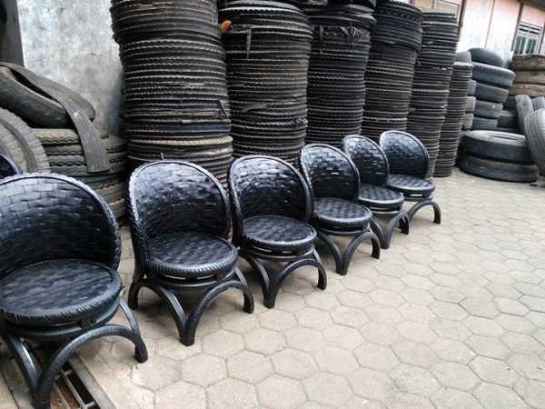 Kursi yang sudah difinishing dengan dicat hitam (foto: dok pri)