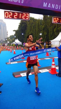 Pemenang Full Marathon 42 Km Jakarta Mandiri Marathon 2017 asal Maroko, Onouarr El Ghouz. sumber : dok. Jhon Miduk Sitorus