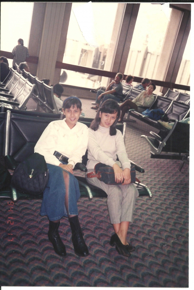 Dokumentasi pribadi Aku dan Eby tahun 1994 di Changi Airpor, Singapore