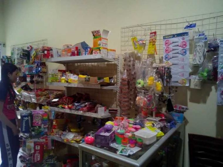Begini Cara Warung Kelontong Ini Tetap Bertahan Di Era