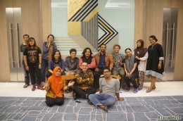 Kebersamaan kami dengan para seniman dan tim kreatif GAIA Cosmo Hotel Jogja (Dokumentasi Pribadii)