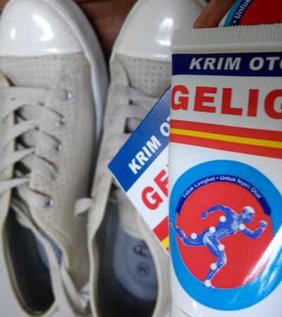 Sepatu kesayangan untuk beraktivitas dan Geliga Krim Otot (dokpri)