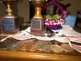 Koleksi tropy dan medali yang pernah saya raih yang masih tersimpan (dok. Pribadi)
