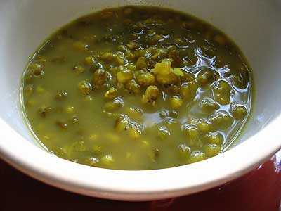 Bubur kacang hijau, makanan tradisional yang bergizi untuk anak-anak hingga dewasa (foodandspice.blogspot.com)
