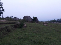 Hamparan batu-batu di Desa Cisarua dan sekitarnya. (Foto: Bambang Trim)