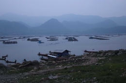 Sungai Citarum ditemukan setelah melewati hutan dan beberapa desa. (Foto: Institut Penulis Indonesia)