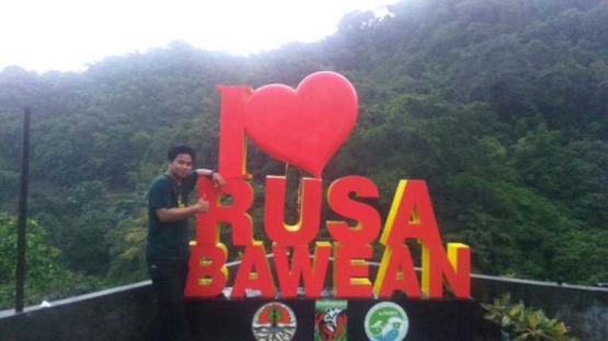Tugu peringatan untuk mencintai Rusa Bawean di lokasi penangkaran. (Foto: Nurhayyan Johansyah)