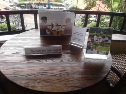 meja yang dipakai jokowi-obama sekarang untuk tempat foto (dok pribadi)