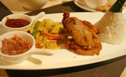 Ayam goreng di restoran di Bali (dok. pri).