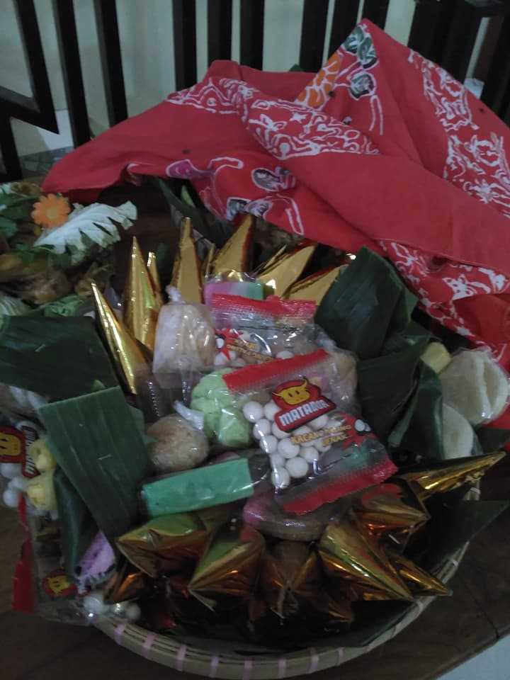 dokumen pribadi- jajan pasar untuk siraman Ica