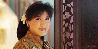 (gambar oleh:www.profilpedia.com/2016/05/profil-anne-avantie-desainer-kebaya.html)