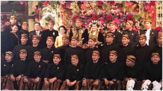 foto anggota paspampres dengan pengantin kahiyang-boby (koleksi tribunnews)