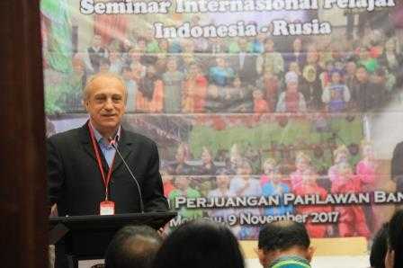 perwakilan dari Academy of Social Management Professor Mihail Petrovich Nechaev