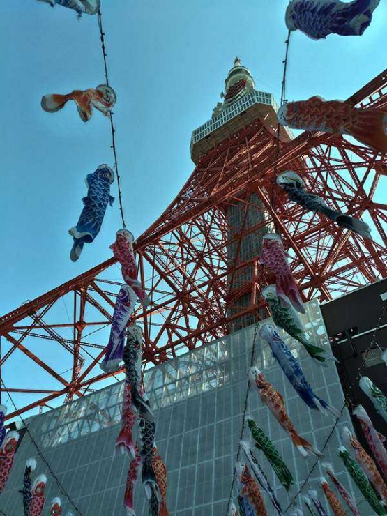 Tokyo Tower dan Koinobori di bulan Mei (Dokumentasi Pribadi)