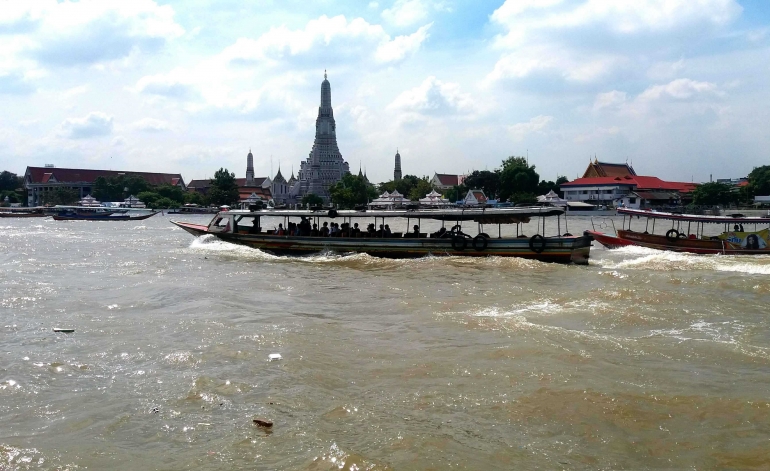 Perahu Penumpang di Sungai Chao Phraya (Dokpri)