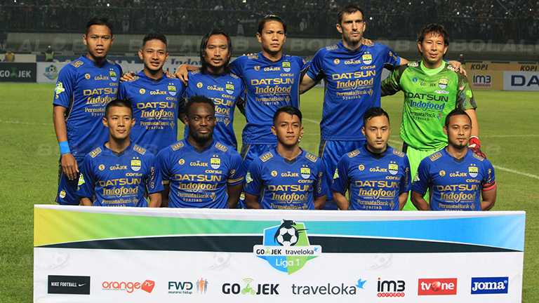 Skuat Persib Bandung saat bertanding di Liga 1 (Sumber: bolalob.com)