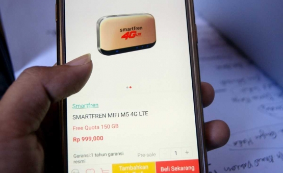 Modem mobile wifi M5 (Mifi M5) Smartren juga dijual melalui aplikasi digital e-dagang (dok. pri).