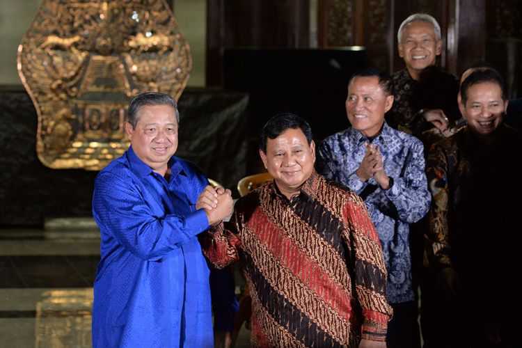 Salam komando SBY dengan Prabowo (Sumber: Kompas.com 
