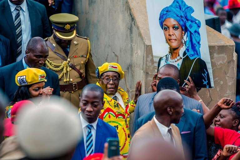 Penampilan Presiden Mugabe pada pekan lalu saat akan menghadiri sebuah acara (Foto:AFP)
