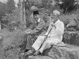 Haji Agus Salim bersama Presiden Soekarno| Sumber: http://www.wikiwand.com