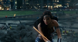 Porsi Wonder Woman di sini besar karena film solonya sukses (sumber: IMDB)