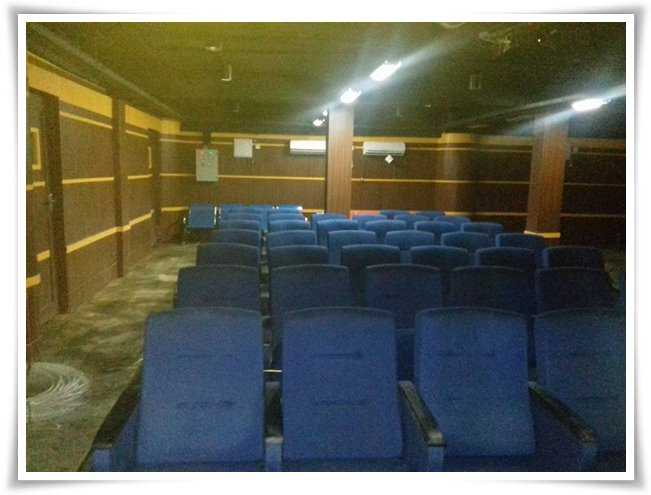 Auditorium yang rusak terkena banjir Sungai Batanghari (Dokpri)