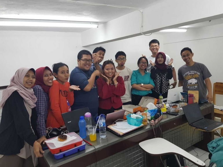 Tradisi last day di kantor (sumber: dokumentasi pribadi)