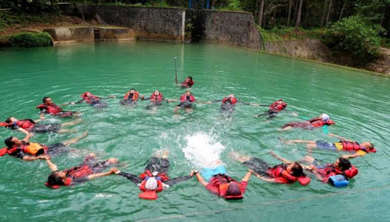 Atraksi di Bendungan Citumang (sumber: Salman Faris)