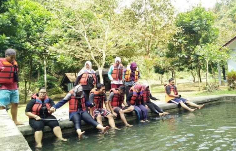 Sensasi Terapi Ikan Nilam (Sumber: Salman Faris)