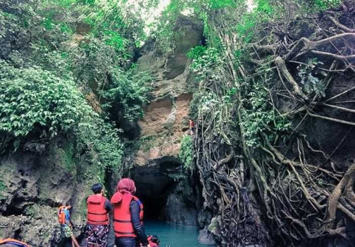 Mengukur keberanian untuk uji nyali terjun 7 meter (sumber: @lagiliburcom)