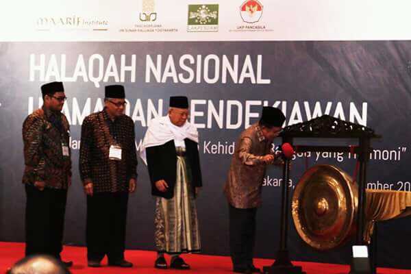 Wapres JK, didampingi Ketua MUI, Dewan Pembina dan Ketua Panitia. Dok. Akun Halaman FB Maarif Institute fot Culture and Humanity