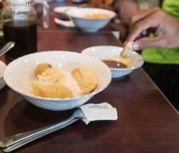 Rujak mie plus pempek kecil I Foto OtnasusidE