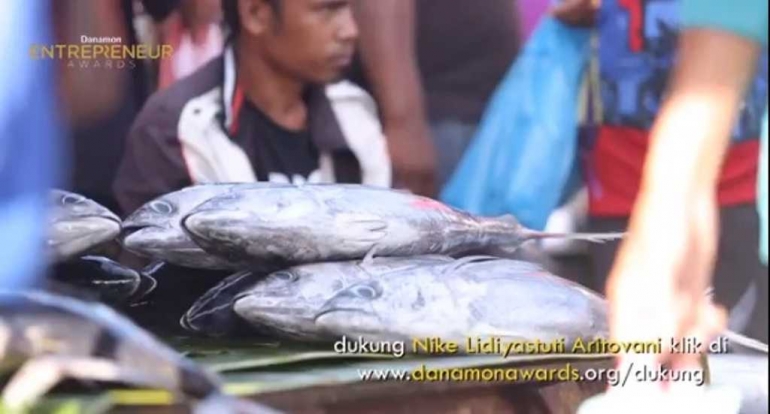 Melimpahnya ikan cakalang di perairan Maluku membuat Nike menangkap peluang usaha abon ikan cakalang (foto;danamon)
