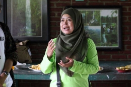 Ibu Badiah adalah Kepala Bidang Wilayah 3 Bogor, Balai Besar Taman Nasional Gunung Gede Pangrango. (Foto Ganendra)