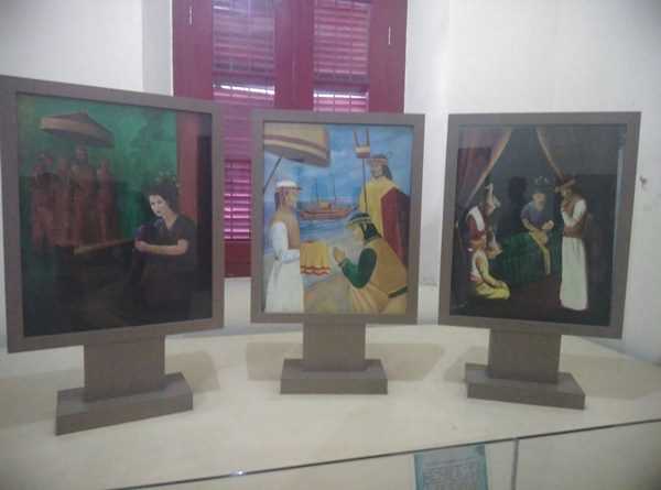 Sebagian lukisan dalam museum La Galigo. Foto: Roman Rendusara