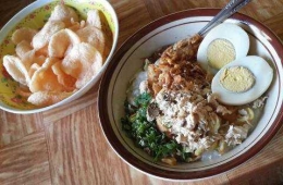 Bubur ayam (sumber: www.infokuliner.com)