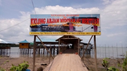 Kelong di Tiban Mentarau yang menawarkan aneka masakan laut khas Melayu. | Dokumentasi Pribadi