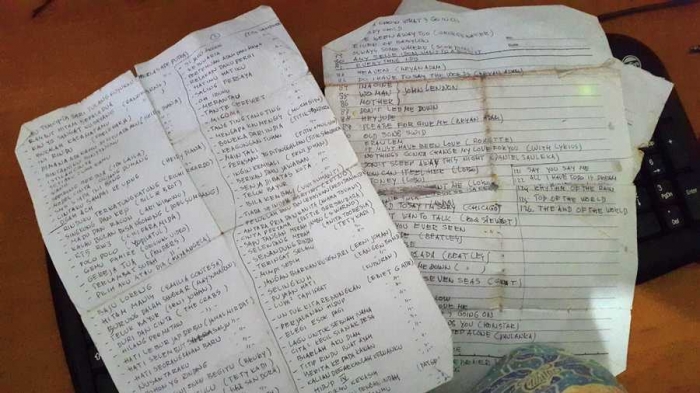 Tour and travel, Jual tiket promo, Jasa antar jemput ... Saya, Bapak, dan Koes Plus oleh Riana Dewie Halaman 1 ...