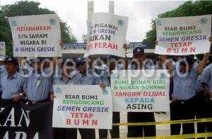 Pertahankan Semen Gresik