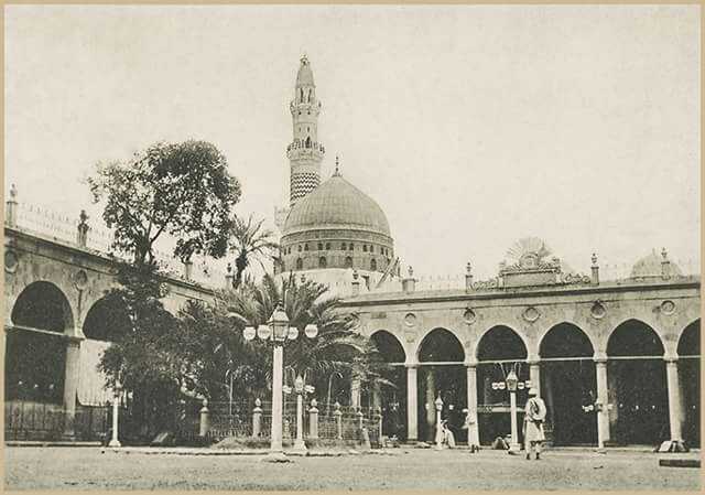 Masjid Nabawi tempo dulu (pinterest.com)