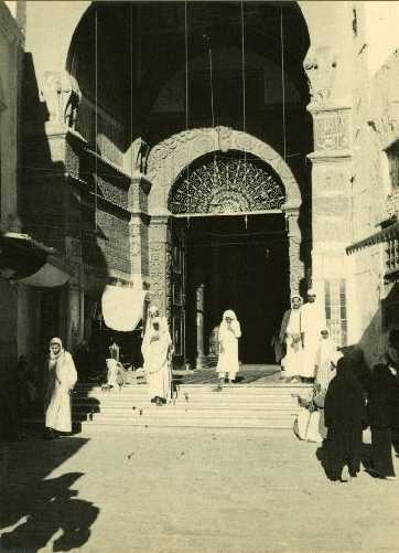 Salah satu gerbang di Kota Mekkah (pinterest.com)